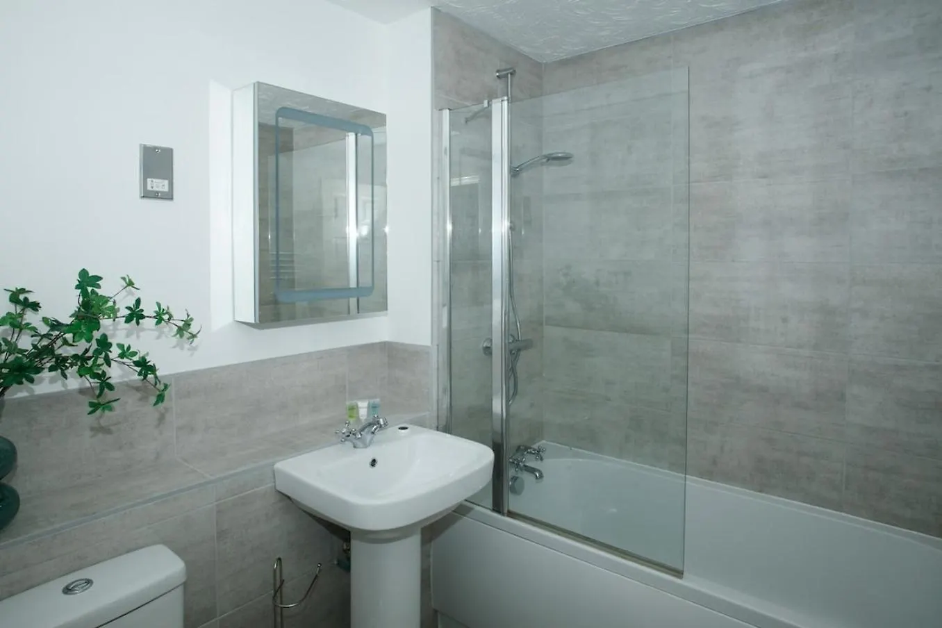 Amazing City Location-Close To River- Large Home - Cambridge Homehost 0*,
